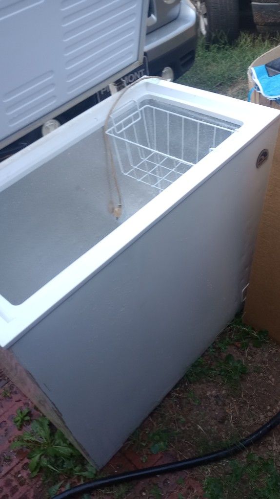 Chest Igloo freezer 7.2 cubic feet