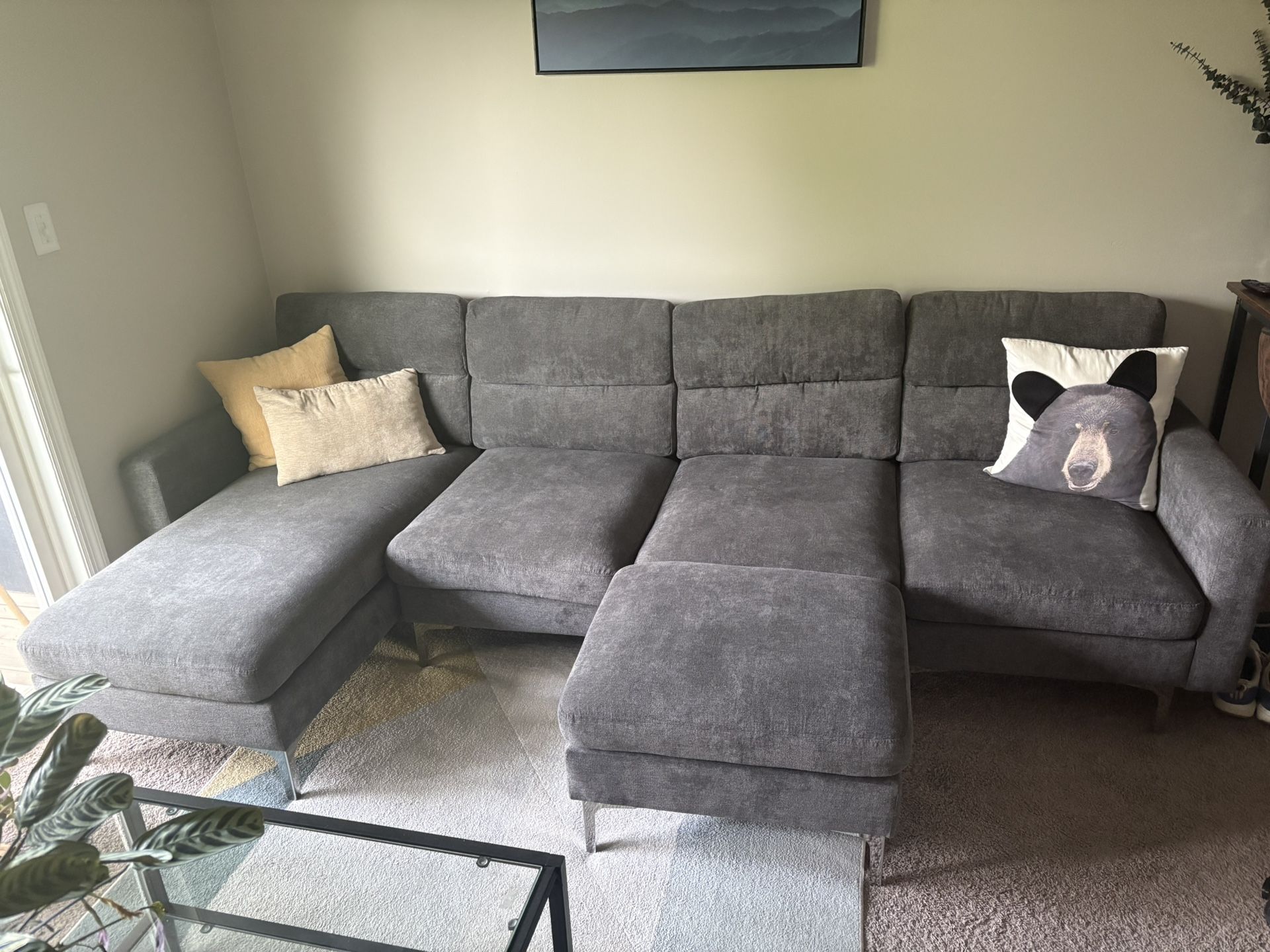4 Piece Couch, Light Movable And New