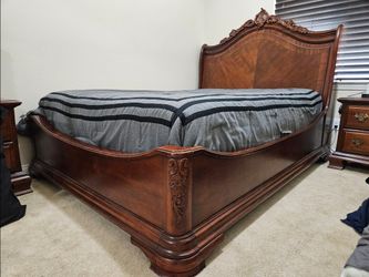 Vintage-Queen Bedroom Set