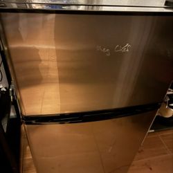 MegaChef Mini Fridge 3.2 Cubic Feet