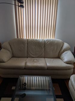 Leather Sofa Set

~ 80" * 40"
~ 60" * 40"

Cream color.
Excellent condition.

Pickup only in Mayfield Heights. Thanks.
