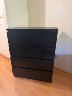 4 drawer dresser $100