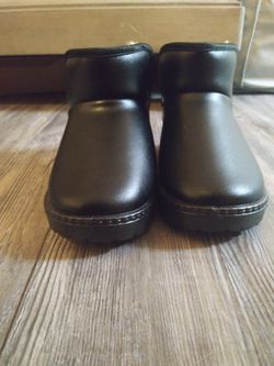 Snow / rain boots. ( size 9 toddler )