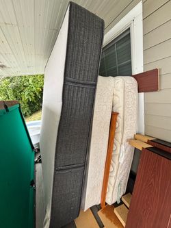 King size mattress and queen size bed for free