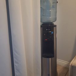 Water Dispenser & 5 Gallon Bottle 