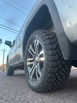 20x9 6x139 GMC Rines y Llantas 33/1250/20 Onyx RT LT