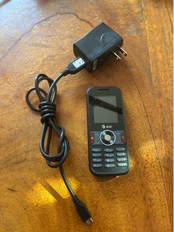 AT&T U2800A Prepaid Go Phone Bundle