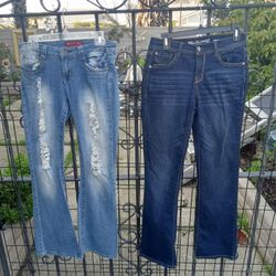 WOMEN'S SIZE 7 JEANS TAKE BOTH FOR $10