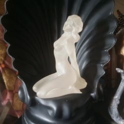 RARE FIND * 1970's Lucite Lamp With Spinning Lady