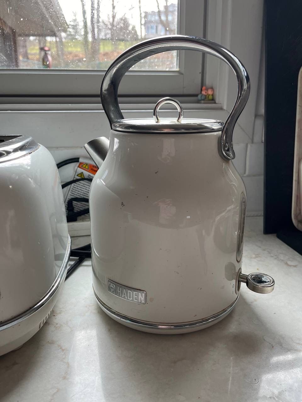 HADEN Heritage Ivory Electric Tea Kettle