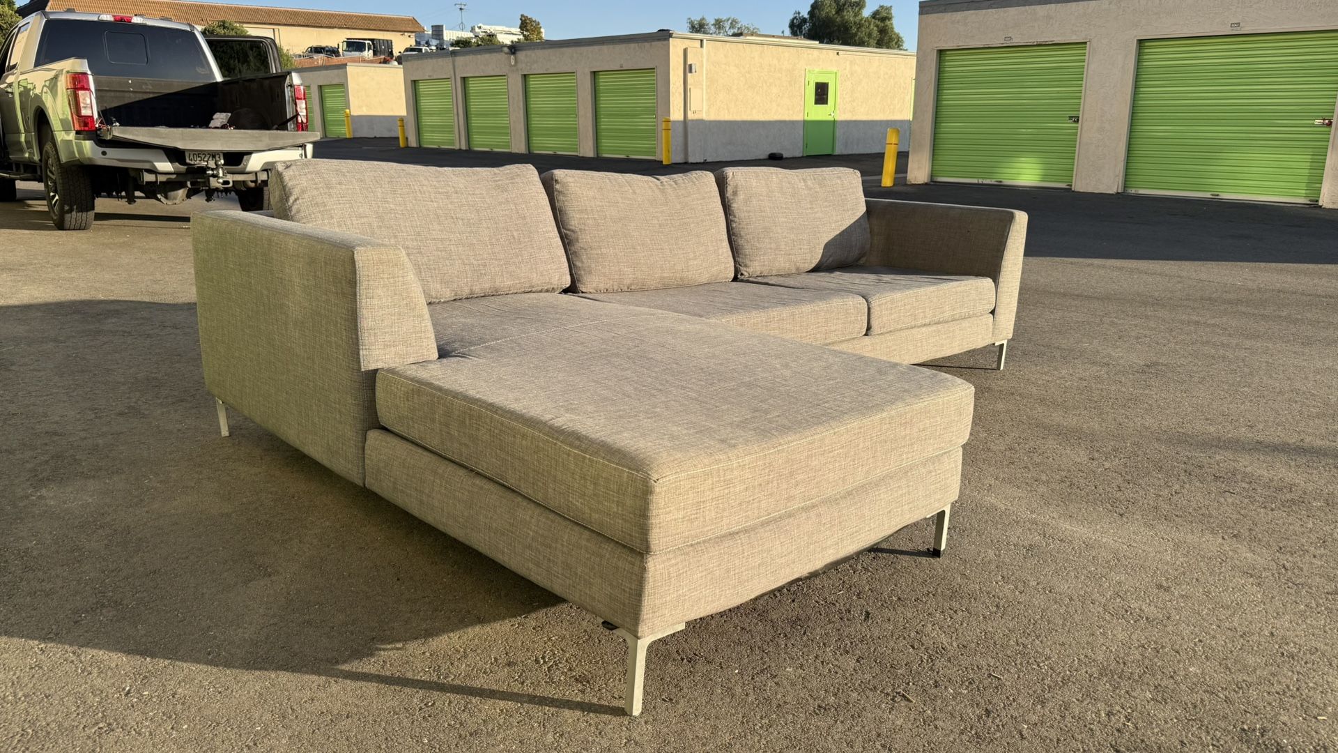 BEAUTIFUL SECTIONAL COUCH