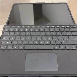 Microsoft Surface Pro 8 i7 / 16GB RAM / 512GB + Keyboard & Case