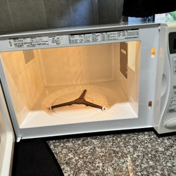 Whirlpool white Microwave 