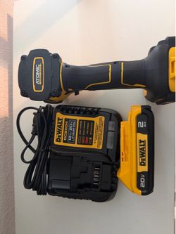 Dewalt  20v max  atomic 1/4 impact driver