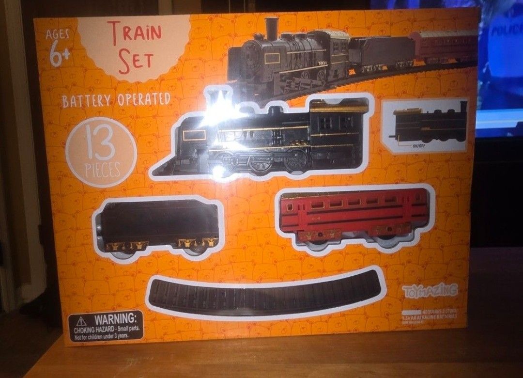 🆕️NEW 13 PIECE BATTERY OPERATED TRAIN SET