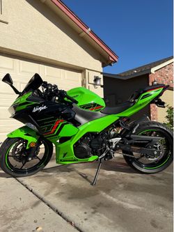 2023 Kawasaki Ninja 400 KRT w ABS