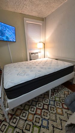 Queen size bed (Used)