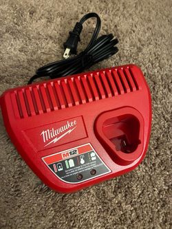 Milwaukee M12 Lithium-Ion Battery Charger (48-59-2401)