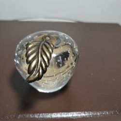 BUBBLE GLASS - BLASS LEAVE SMALL APPLE PAPERWEIGHT 2.5" - M05