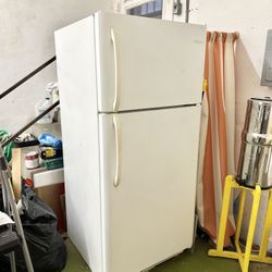 Frigidaire Refrigerator Works Perfect CLEAN, 30” Wide x 66” Tall x 32” Deep, White Large Full Size 