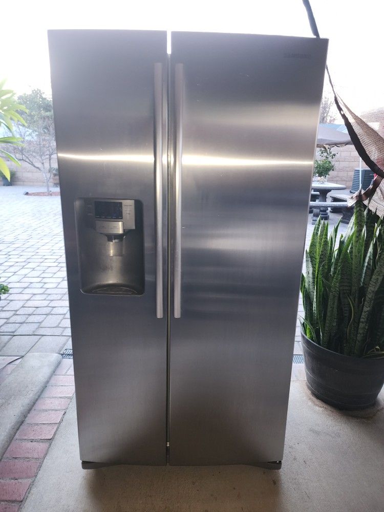 Samsung 26 Cu. Ft. Refrigerator