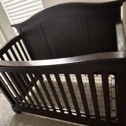 Baby crib 