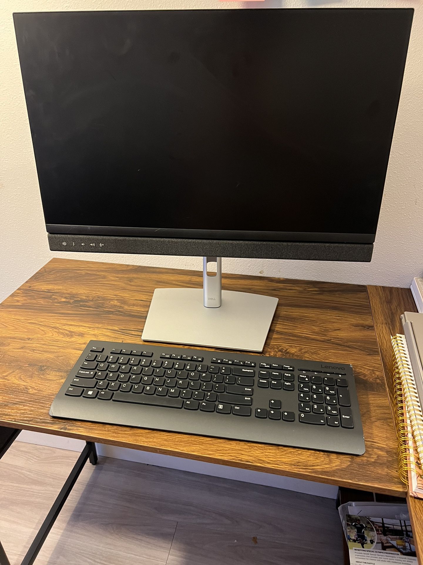 Dell Set, Monitor, Stand And Keyboard 