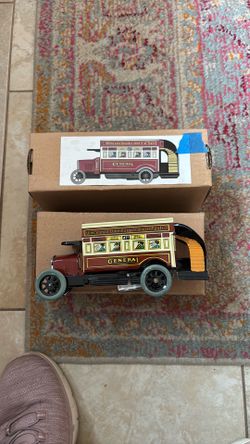 Wind up metal bus “the general “