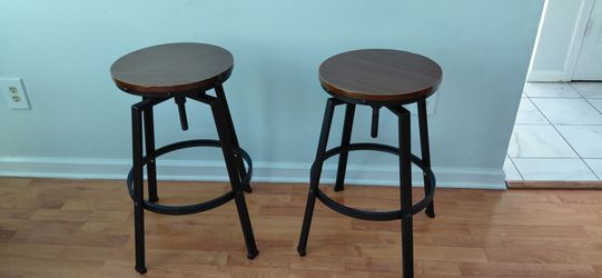 2 Swivel Chairs | Stools