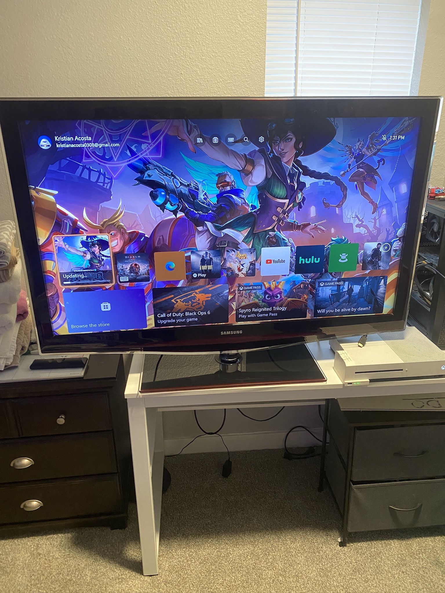 Large Samsung Flat Screen With Remote