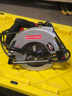 Craftsman 7 1/4 circular saw with Laser Trac with case.