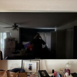 Samsung TV- 75”a 75-inch Samsung TU7000 Series 4K UHD Smart TV.