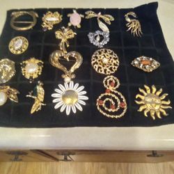 Vintage Brooches 
