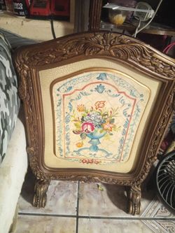 Idk what this is something like fire place shield