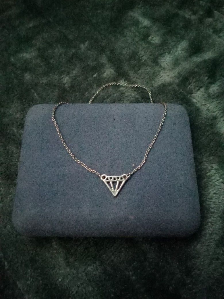 Sterling Silver "Anklet" Of A DIAMOND SYMBOL!!