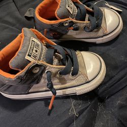 Bonitos tenis para niños a Buen  precio  a  $8