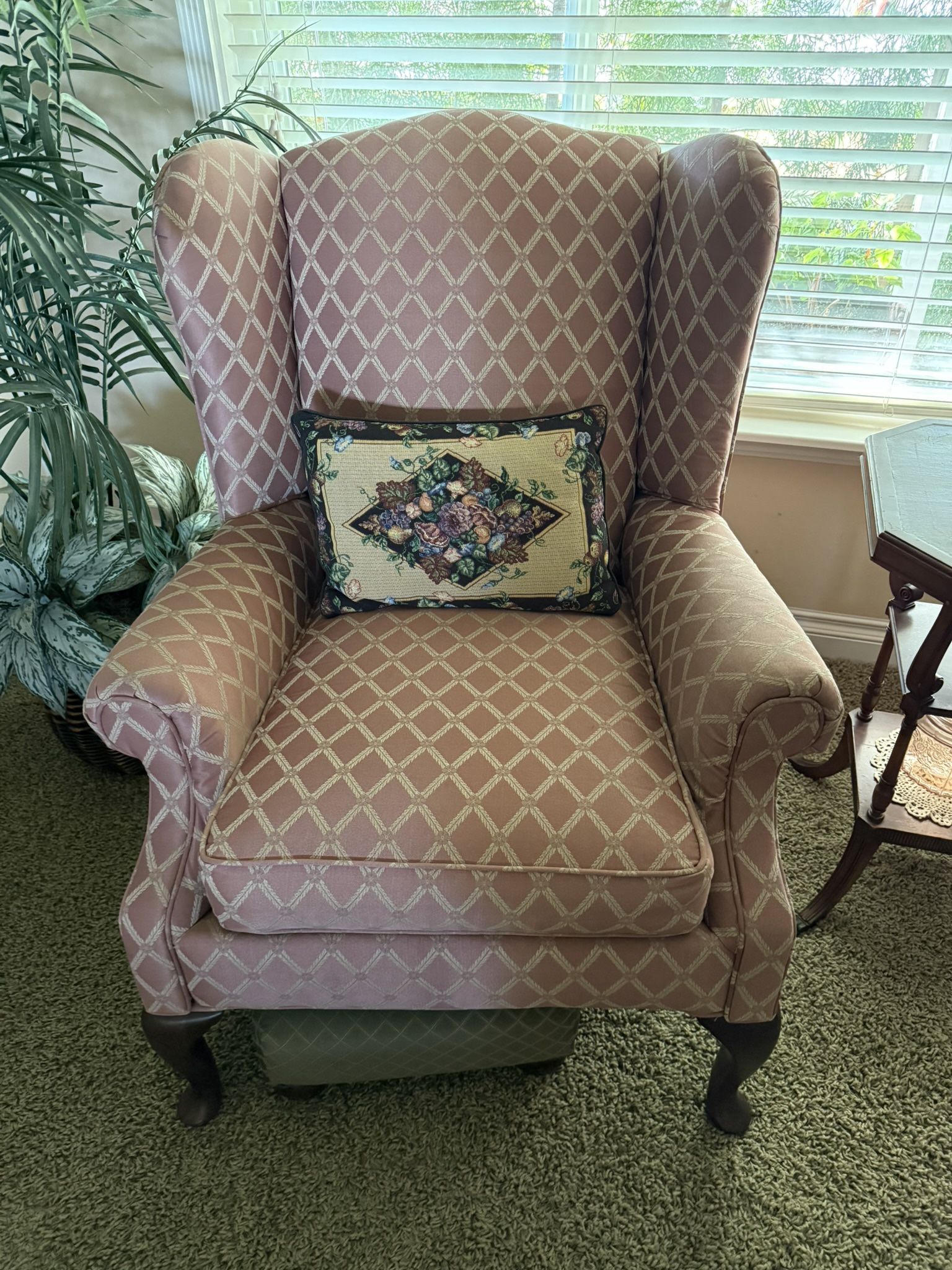 Matching Chair Set! LIKE NEW!