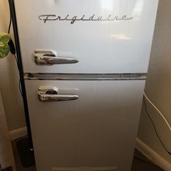 Frigidaire Mini Fridge/Freeze