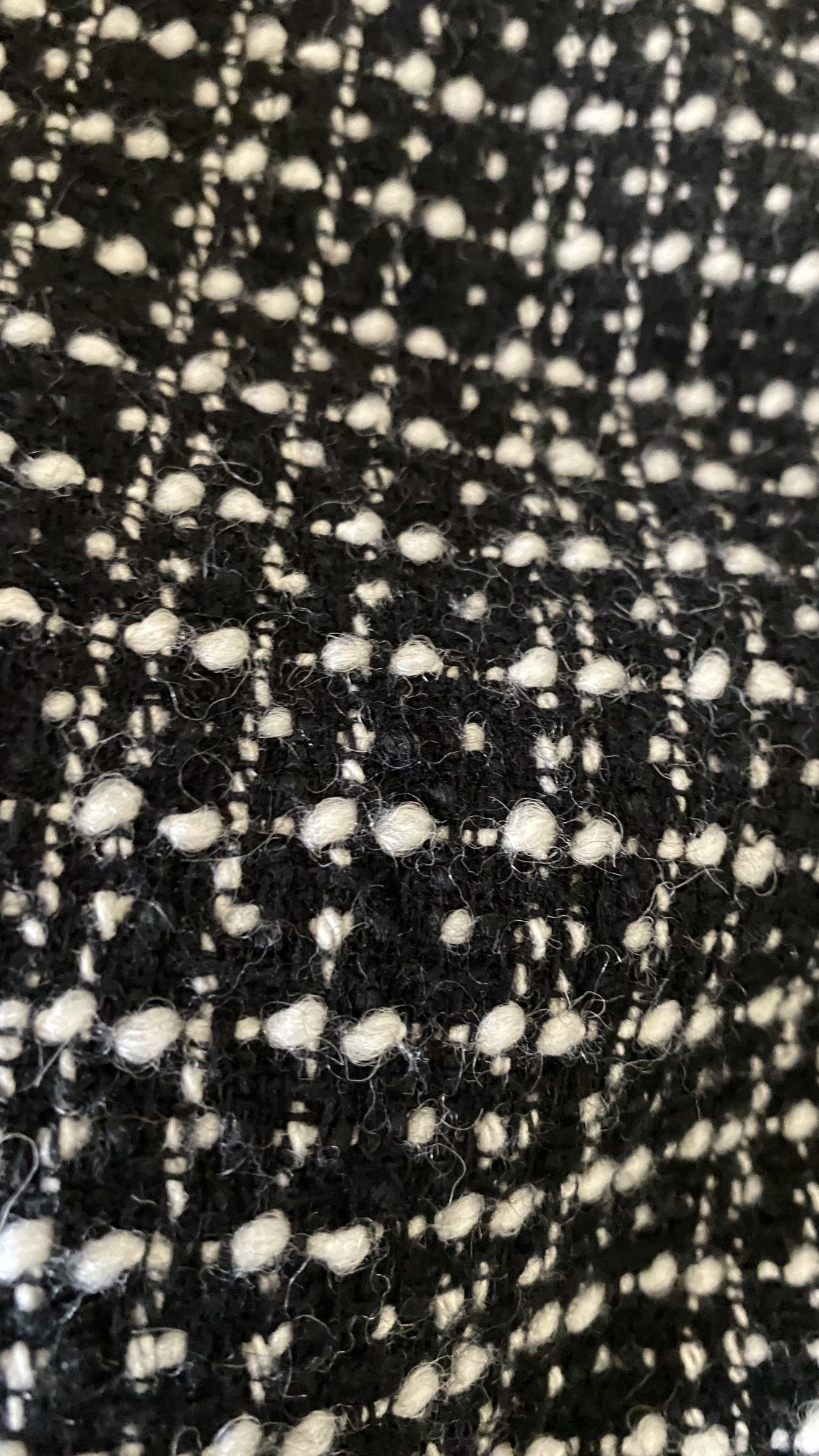Ann Taylor Tweed Pencil Skirt Excellent Quality Detail W/Slit in the Back Size 6 Like New Zipper