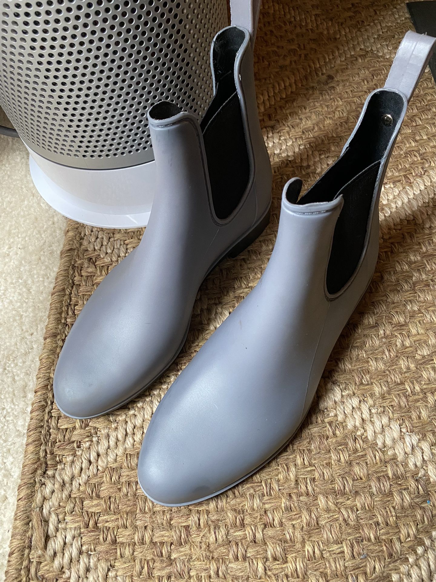 Sam Edelman Women’s Tinsley Light Gray Matte Rain Booties Boots, Size 9M Unused Previously Store Display Show Minor Scuffs from storage…