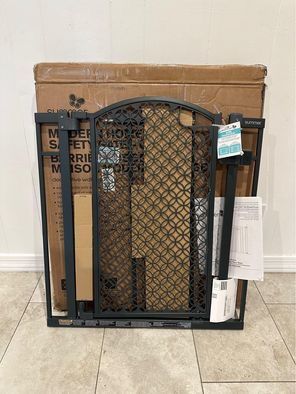 Modern Home Baby Gate / Pet Gate - Fits Openings 28” - 42”