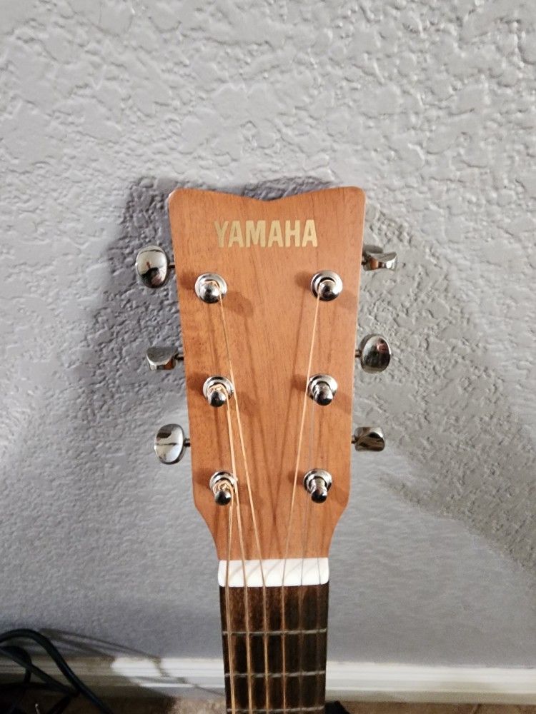 Yamaha 3/4 Acoustic Guitar