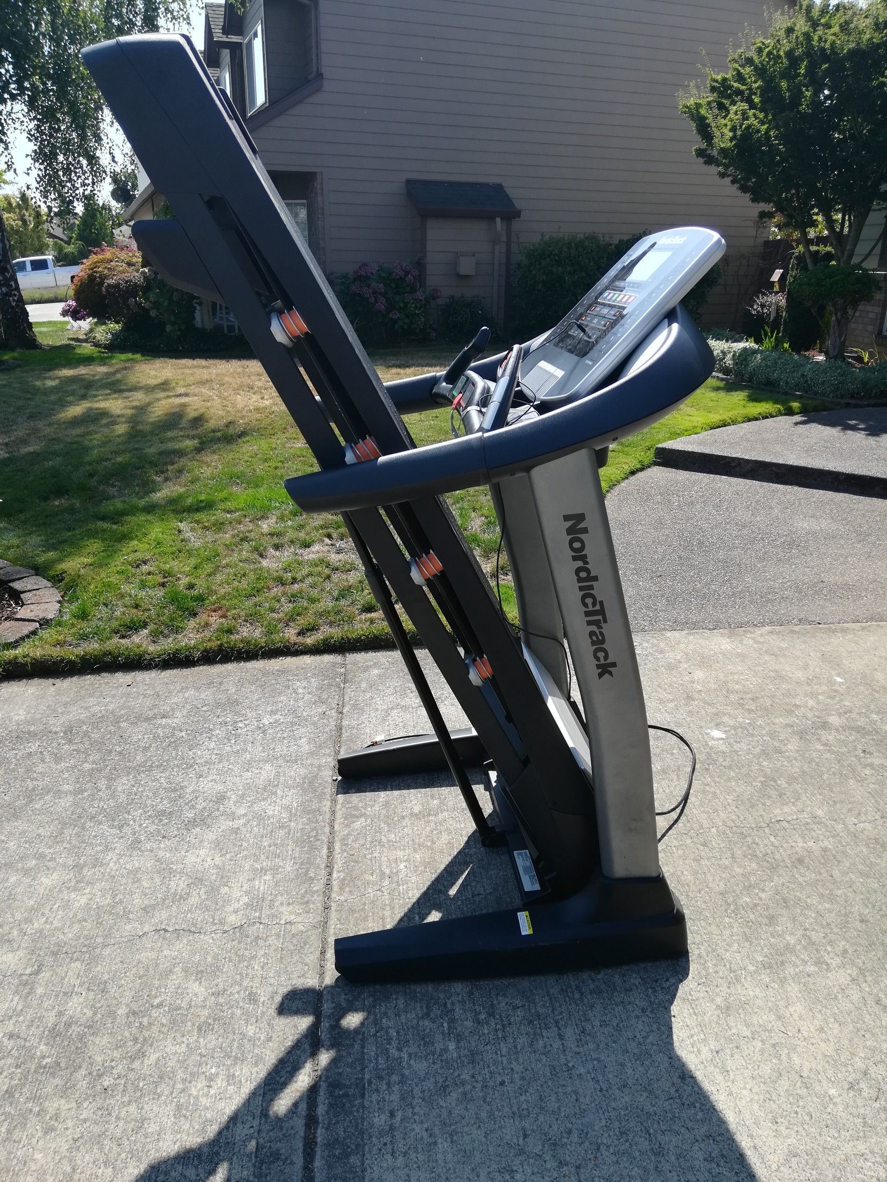 Nordictrack C900 Pro Treadmill for Sale in Vancouver, WA OfferUp