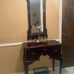 Entry way Table and Mirror For Sale 