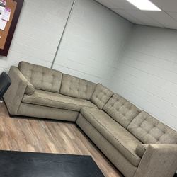 Large L-Shaped Sectional Sofa (Beige Fabric)