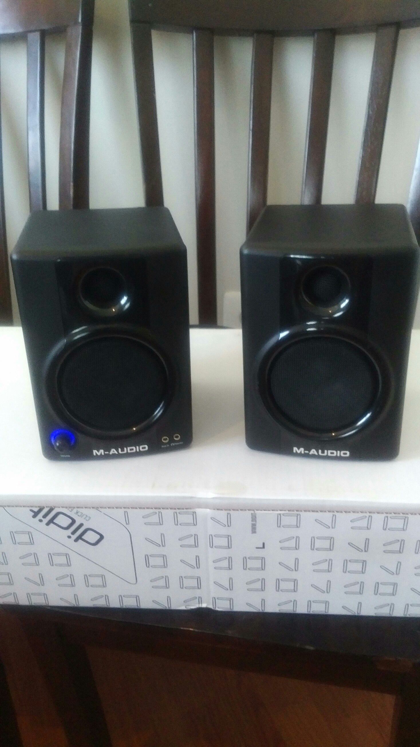M-AUDIO Studiophile AV30 Professional Reference Studio Speakers