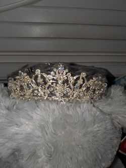 David's bridal tiara es nueva