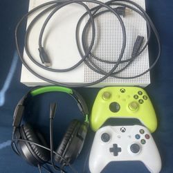 Xbox One S Bundle (781GB of storage)