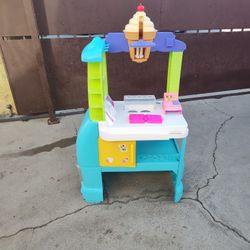 Play-Doh Kitchen Creations Ultimate Ice Cream Toy Truck 
