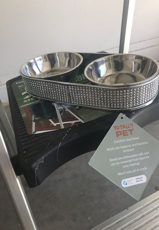 Pet bowl